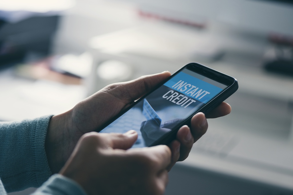 Applying for an instant loan online in Singapore